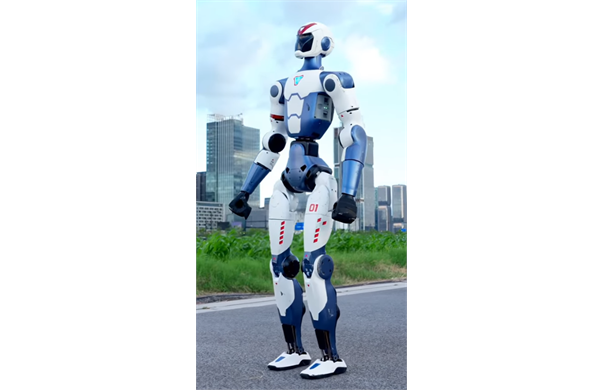 Go2（四足）/ G1（人形）/ R1（智能伙伴）